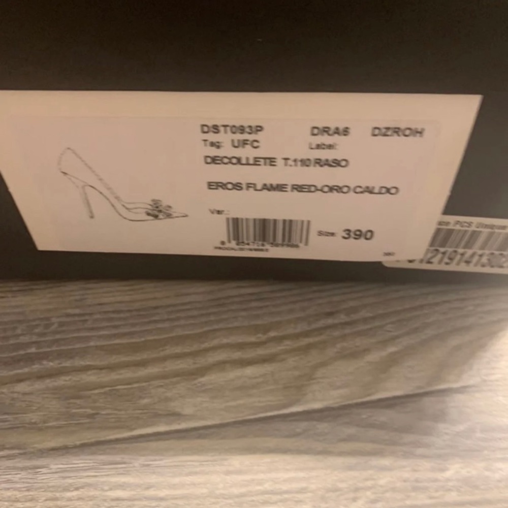 Versace V Bow Pumps - Picture 4 of 5